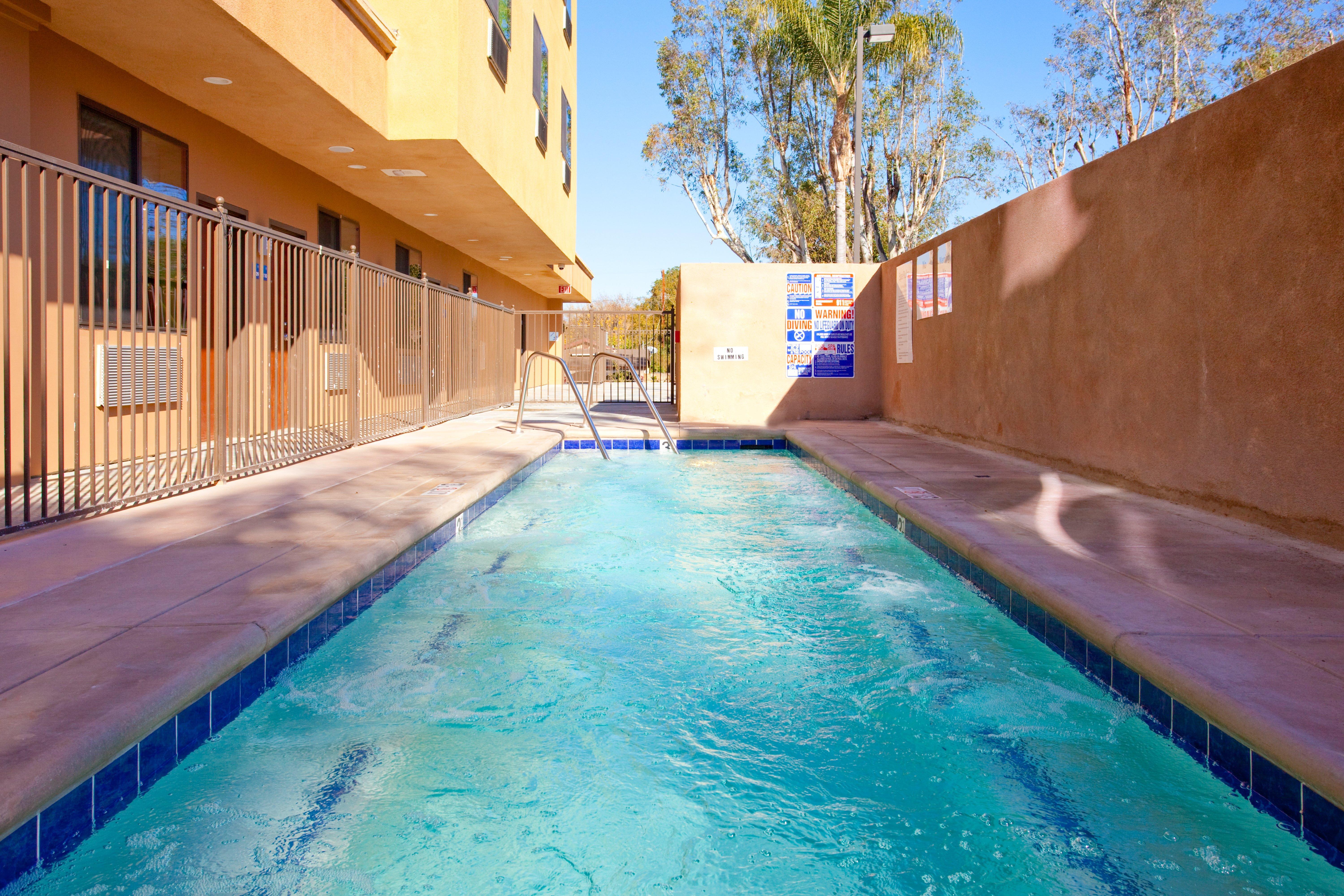 Holiday Inn Express Hotel & Suites Woodland Hills By Ihg Los Angeles Zewnętrze zdjęcie