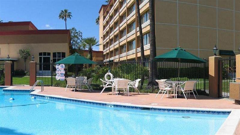 Holiday Inn Express Hotel & Suites Woodland Hills By Ihg Los Angeles Zewnętrze zdjęcie
